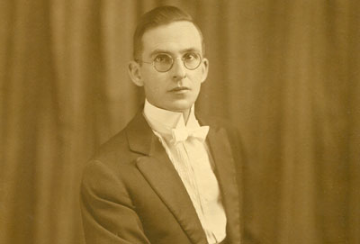 Frank pic 1922 Shanghai, China