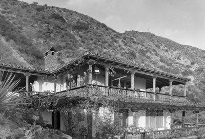 Studio bldg. 1942 family